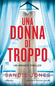 Sandie Jones – Una donna di troppo (2022)
