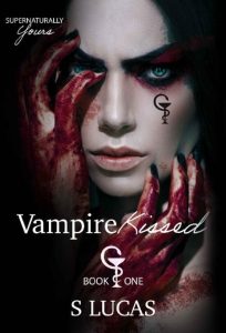 House of Crimson Kisses: A Steamy Vampire Fantasy Romance – Ruby Roe