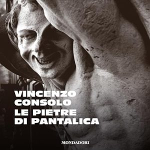 Vincenzo Consolo, Gianni Turchetta – Le pietre di Pantalica (2024) (mp3 – 128 kbps)