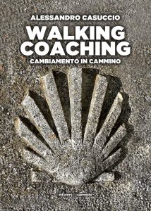 Alessandro Casuccio – Walking coaching. Cambiamento in cammino (2023)
