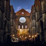 img Lucio Corsi – La chitarra nella roccia. Lucio Corsi dal vivo all’Abbazia di San Galgano (20